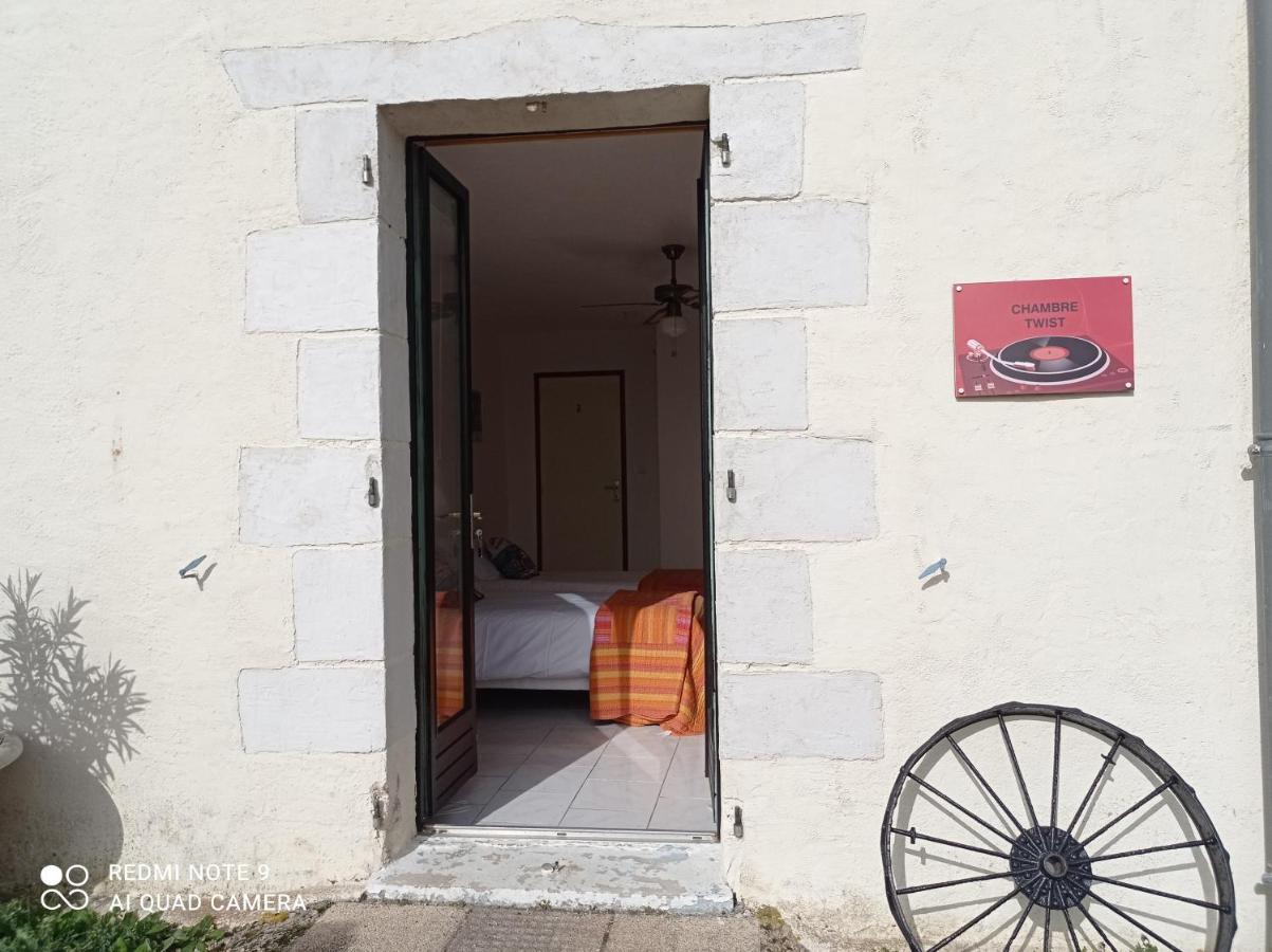 A L Epoque Bed and Breakfast Bouges  Exteriör bild